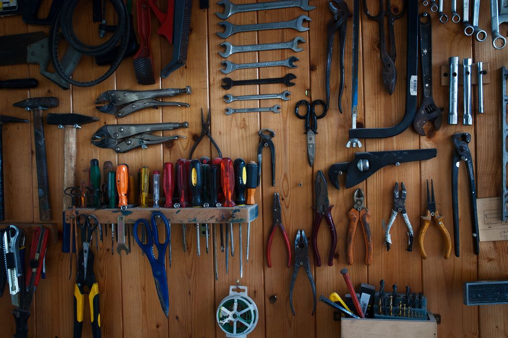 Travailler le bois : la liste des outils indispensables